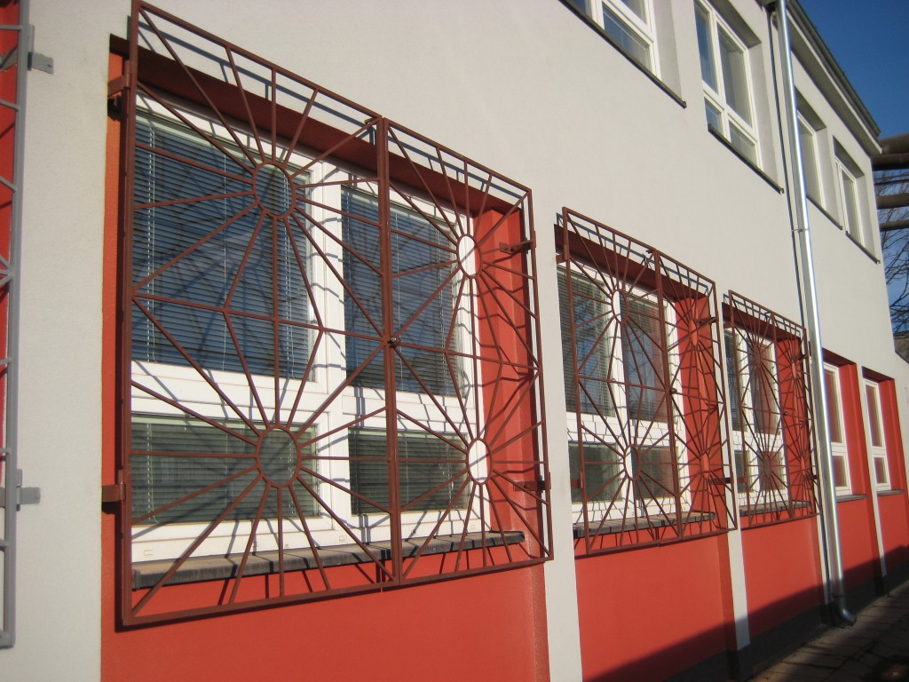 2015.12.11. okenní mříže v Třineckých železárnách pro firmu Holec (1)