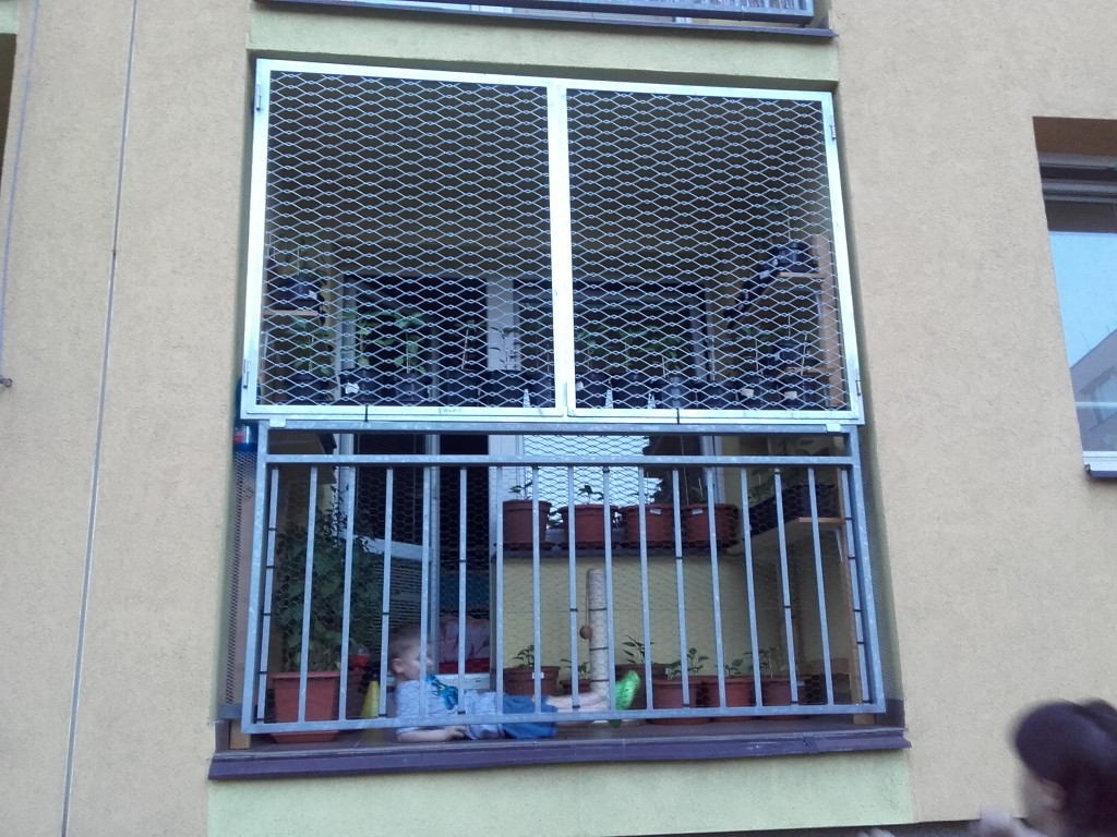 Ocelová balkónová mříž z tahokovu